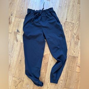 LuluBlack Jogger Pants sz 6 EUC